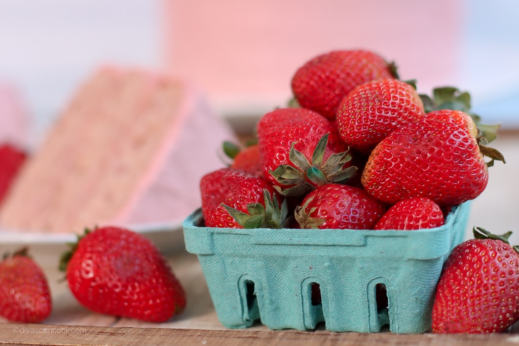 easy strawberry cake recipe