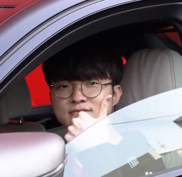 T1 Faker had to return his 80,000$ BMW Car that was once considered "gift"? 2